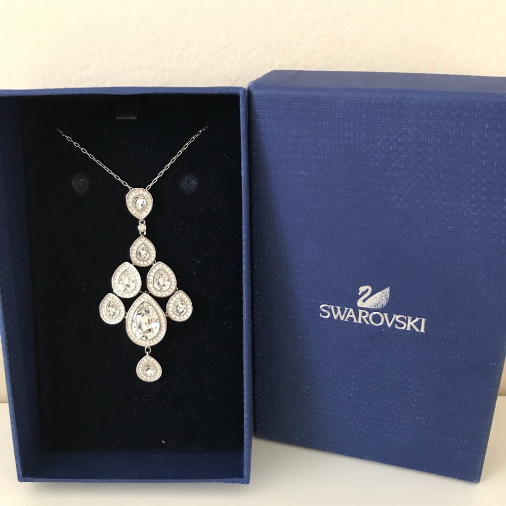 Swarovski pendant in silver.